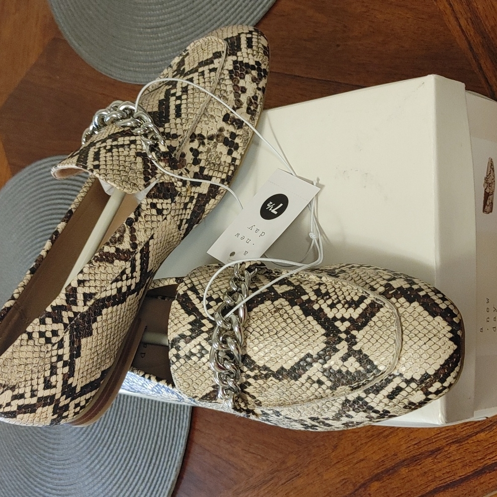 Slip on flats
